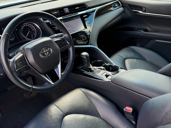 2018 Toyota Camry VIII (XV70), белый - вид 23