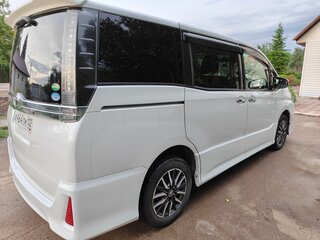 2015 Toyota Voxy III (R80), белый, 1600000 рублей, вид 4