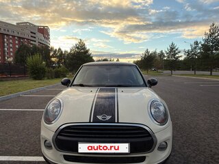 2018 Mini Hatch Cooper III (F55/F56), белый, 1590000 рублей, вид 2
