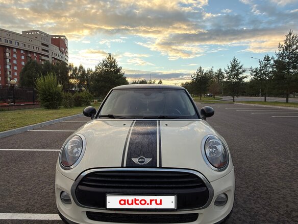 2018 Mini Hatch Cooper III (F55/F56), белый - вид 1