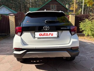 2022 Toyota Yaris L XP150 Рестайлинг, белый, 1700000 рублей, вид 3