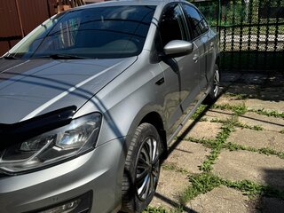 2019 Volkswagen Polo V Рестайлинг, серый, 760000 рублей, вид 3