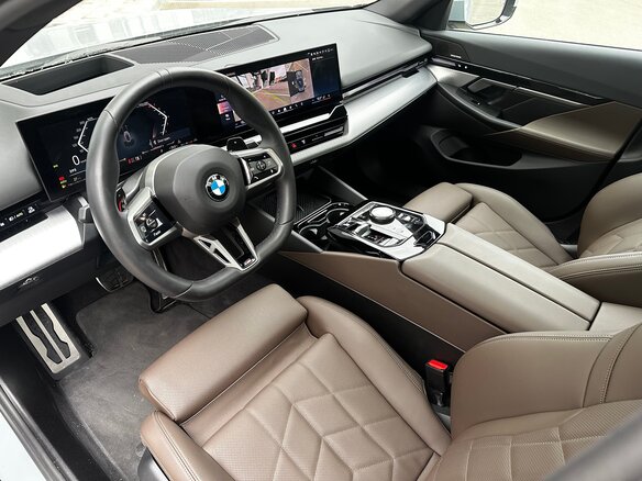 2024 BMW 5 серии 520i VIII (G60/G61/G68), серый - вид 4