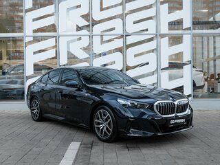 2024 BMW 5 серии 520i VIII (G60/G61/G68), синий, 6550000 рублей, вид 1