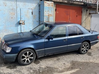 1991 Mercedes-Benz W124 230, синий, 320000 рублей, вид 4