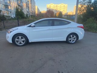 2013 Hyundai Elantra V (MD), белый, 800000 рублей, вид 3