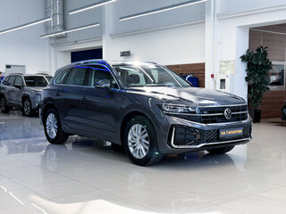 2025 Volkswagen Touareg III Рестайлинг, серый, 8450000 рублей, вид 3