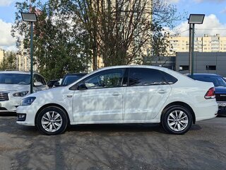 2017 Volkswagen Polo V Рестайлинг, белый, 819000 рублей, вид 4