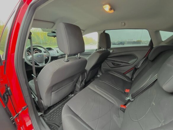 2016 Ford Fiesta Mk6 Рестайлинг, красный, 810000 рублей - вид 12