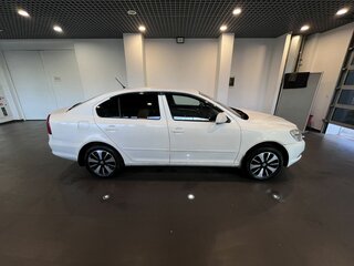 2011 Skoda Octavia II (A5) Рестайлинг, белый, 550000 рублей, вид 2