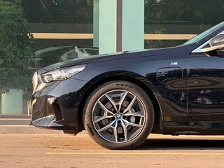 2024 BMW i5 Long eDrive35L, чёрный, 5200110 рублей, вид 4