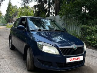 2011 Skoda Fabia II Рестайлинг, синий, 480000 рублей, вид 3