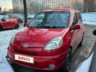 2002 Toyota FunCargo, красный, 310000 рублей, вид 1