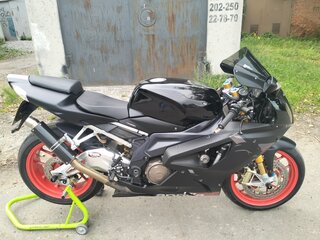 Aprilia RSV1000 R