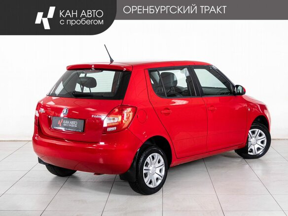 2013 Skoda Fabia II Рестайлинг, красный - вид 2