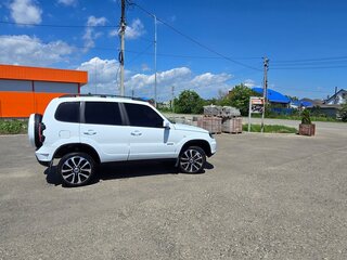 2018 Chevrolet Niva I Рестайлинг, белый, 750000 рублей, вид 4