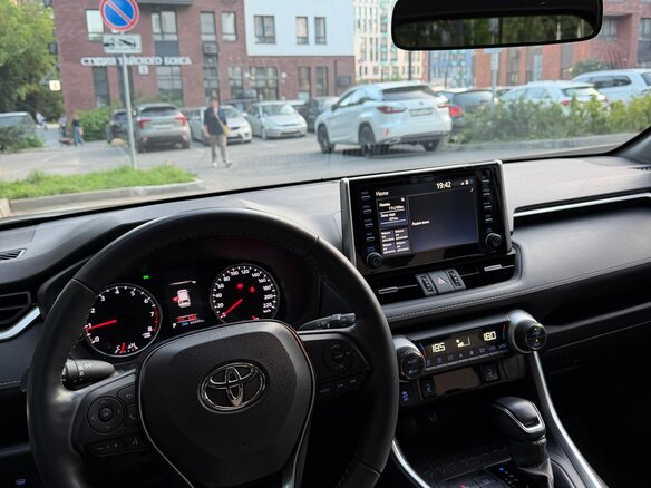 2020 Toyota RAV4 V (XA50), белый - вид 11