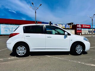 2012 Nissan Tiida I Рестайлинг, белый, 650000 рублей, вид 4