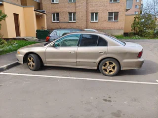 2002 Mitsubishi Galant VIII Рестайлинг, бежевый, 160000 рублей, вид 4