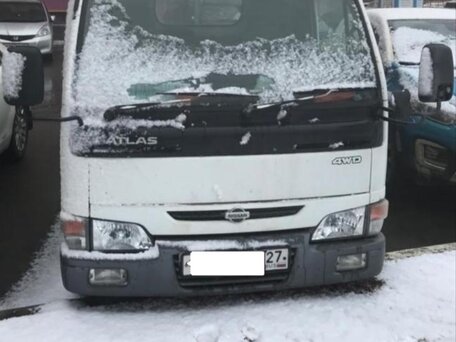 2001 Nissan Atlas, белый, 1300000 рублей, вид 1
