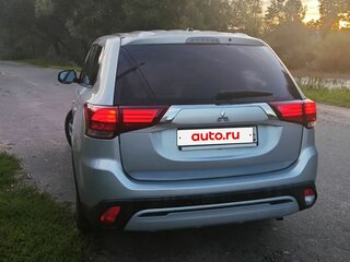 2015 Mitsubishi Outlander III Рестайлинг 2, серебристый, 1380000 рублей, вид 4