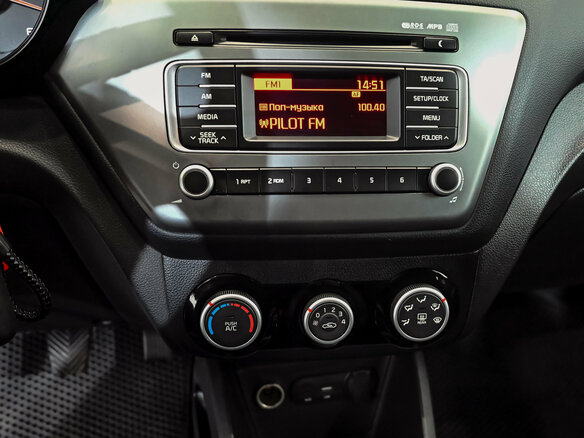 2016 Kia Rio III Рестайлинг, белый, 1000000 рублей - вид 17