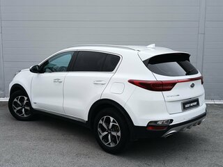 2018 Kia Sportage IV Рестайлинг, белый, 2124000 рублей, вид 4