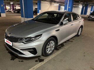 2018 Kia Optima IV Рестайлинг, серебристый, 1950000 рублей, вид 2
