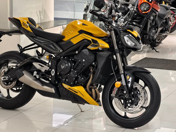 2026 Triumph Street Triple, серый, 1580000 рублей - вид 28