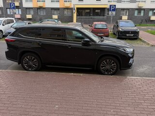 2026 Toyota Highlander IV (XU70), чёрный, 5650000 рублей, вид 3