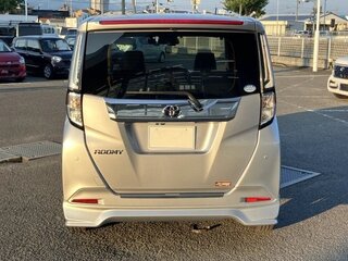 2023 Toyota Roomy I Рестайлинг, серебристый, 872000 рублей, вид 4