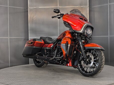 2017 Harley-Davidson CVO Street Glide, оранжевый, 2079000 рублей, вид 2