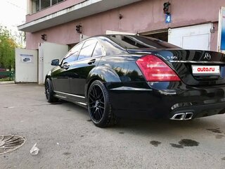 2005 Mercedes-Benz S-Класс 550 V (W221), чёрный, 2000000 рублей, вид 3