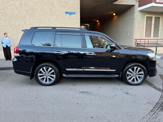 2016 Toyota Land Cruiser 200 Series Рестайлинг 2, чёрный, 6500000 рублей, вид 4
