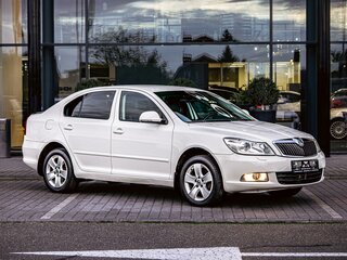 2012 Skoda Octavia II (A5) Рестайлинг, белый, 895000 рублей, вид 3