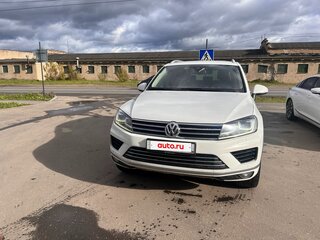 2015 Volkswagen Touareg II Рестайлинг, белый, 2549000 рублей, вид 1