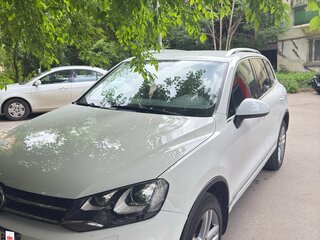 2012 Volkswagen Touareg II, белый, 2350000 рублей, вид 2