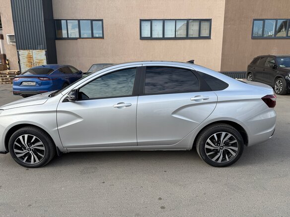 2025 Lada (ВАЗ) Vesta I Рестайлинг (NG), серебристый, 1600000 рублей - вид 3