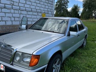 1990 Mercedes-Benz W124 230 4-speed, серебристый, 300000 рублей, вид 1