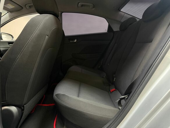 2021 Hyundai Solaris II Рестайлинг, серебристый, 1375000 рублей - вид 19