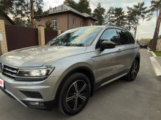 2020 Volkswagen Tiguan II, серый, 2599999 рублей, вид 2