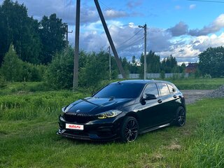 2019 BMW 1 серии 118i III (F40), чёрный, 2200000 рублей, вид 4