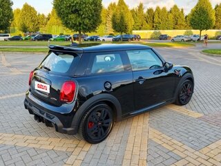 2021 Mini Hatch JCW III (F55/F56) Рестайлинг 2, чёрный, 3490000 рублей, вид 4