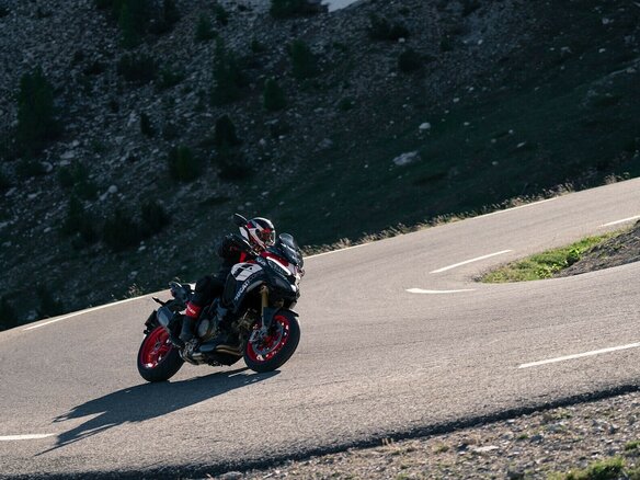 2026 Ducati Multistrada V4, красный, 3745000 рублей - вид 11
