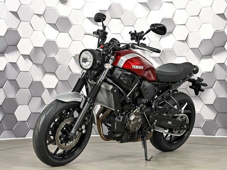 2018 Yamaha XSR700, красный, 555000 рублей, вид 2