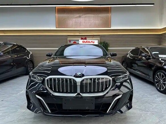 2025 BMW 5 серии 530Li xDrive VIII (G60/G61/G68), синий