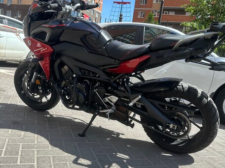 2020 Yamaha MT-09 Tracer (FJ-09), красный, 1100000 рублей, вид 4