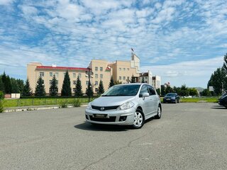 2010 Nissan Tiida I Рестайлинг, серебристый, 909000 рублей, вид 1
