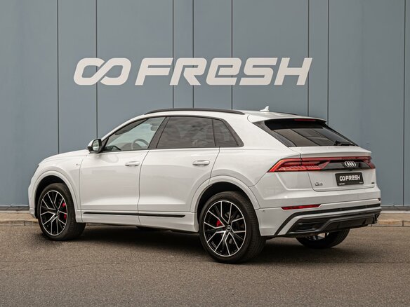 2021 Audi Q8 55 TFSI I (4M), белый, 7505000 рублей - вид 1