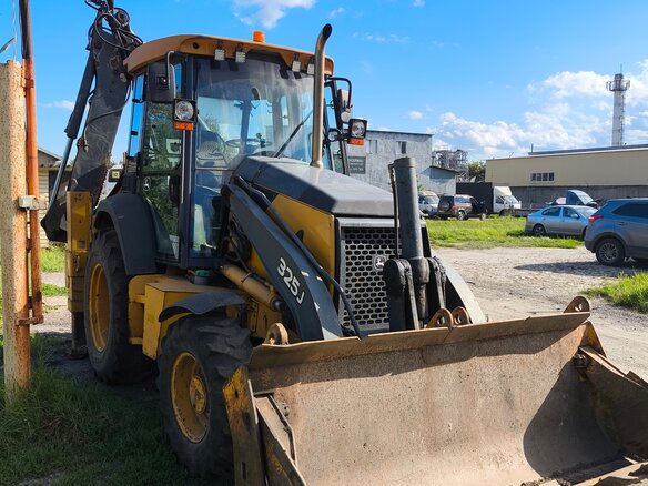 2011 John Deere 325J, жёлтый, 3800000 рублей - вид 1